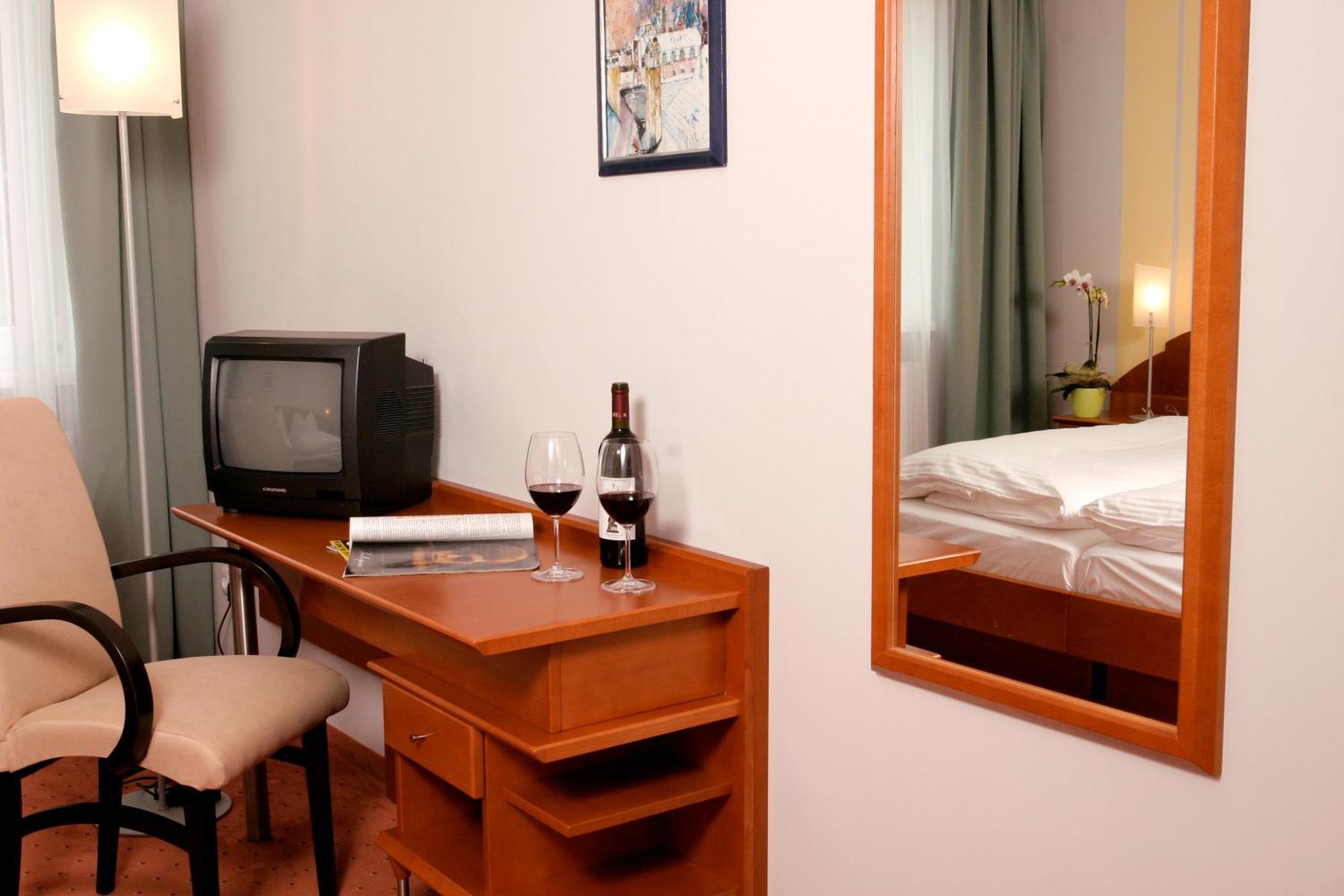 Hotel Florianerhof Markt Sankt Florian ภายนอก รูปภาพ